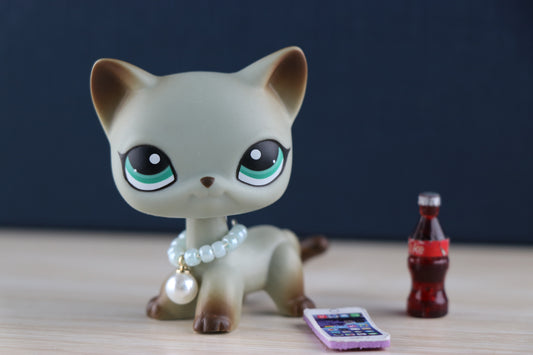 Littlest Pet Shop lps Grey Short Hair Cat 339 with lps Accessories Coke Necklace