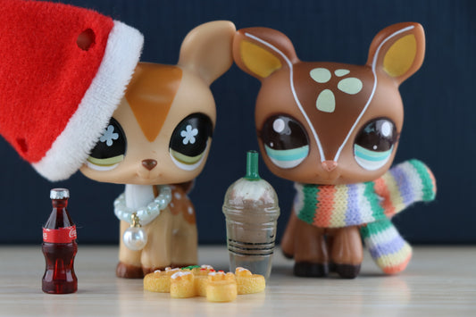 Littlest Pet Shop lps Deer 2PCS Figures with Accessories Outfit Christmas Hat